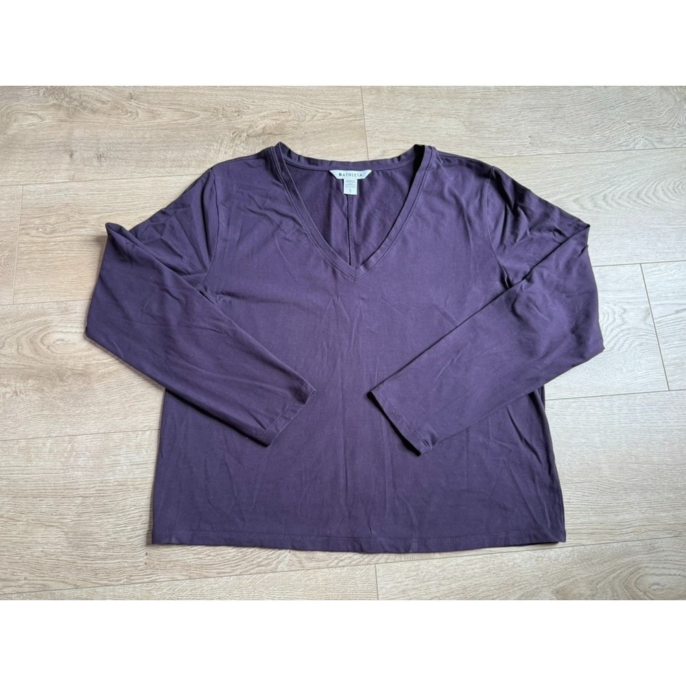 EUC Women Athleta long sleeve v-neck tshirt stretch iris purple essential size L